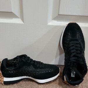 Steve Madden Black and Tan Textured Sneakers